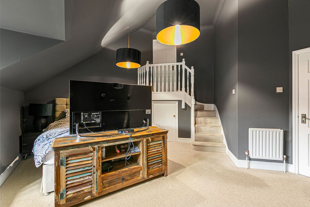 Property photo 3 of 43