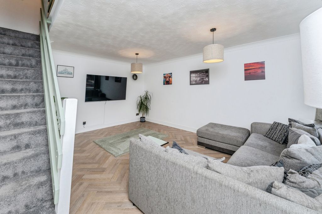 Property photo 3 of 21 Photo