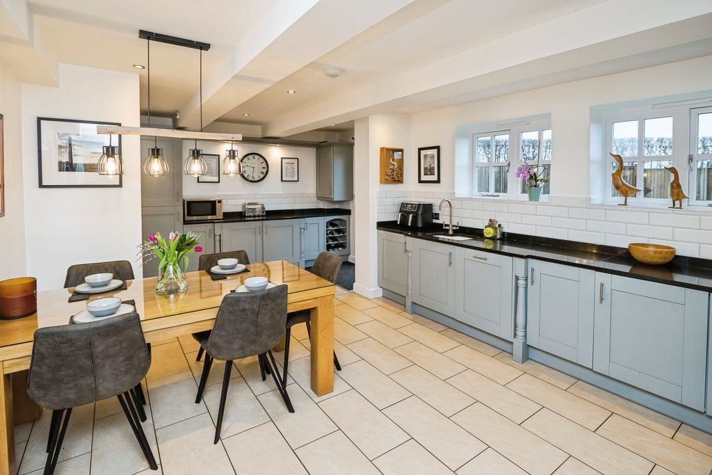 Property photo 3 of 25 Kitchen