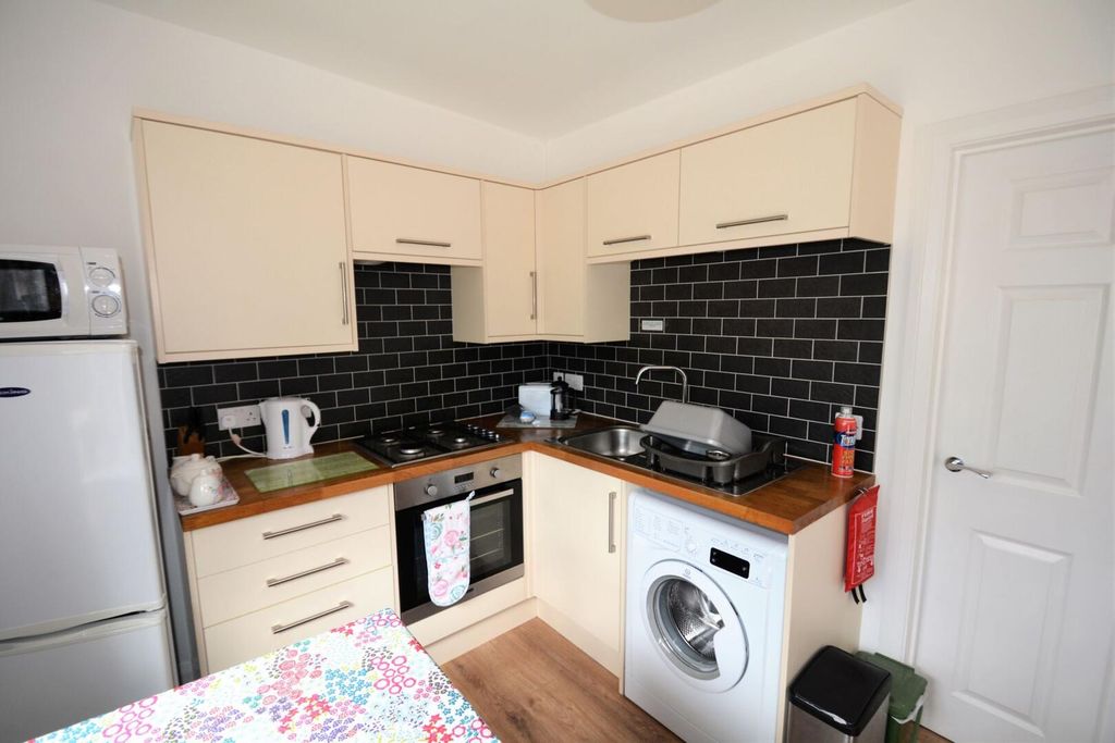 Property photo 2 of 9 Kitchen