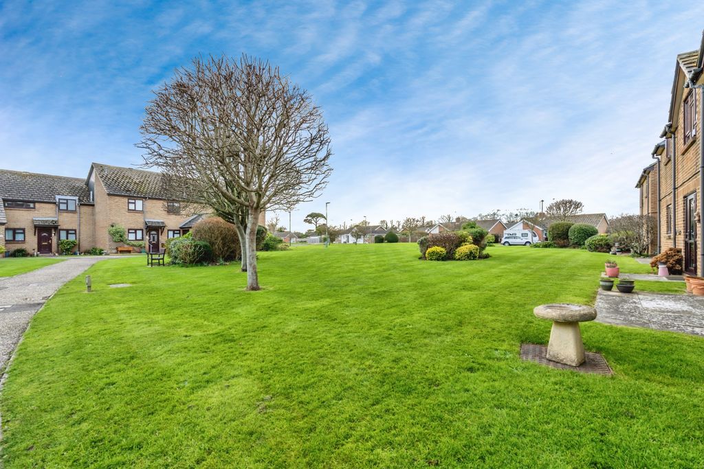 Property photo 1 of 10 Communal Gardens