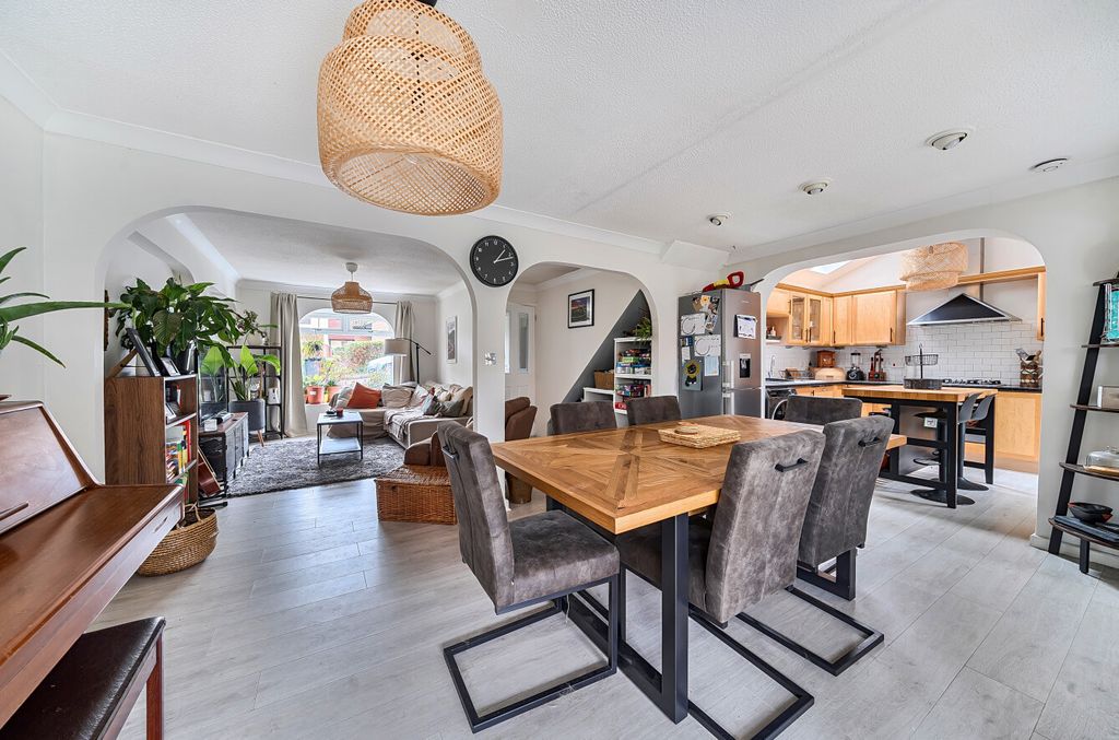 Property photo 1 of 8 1402135-19-697790...