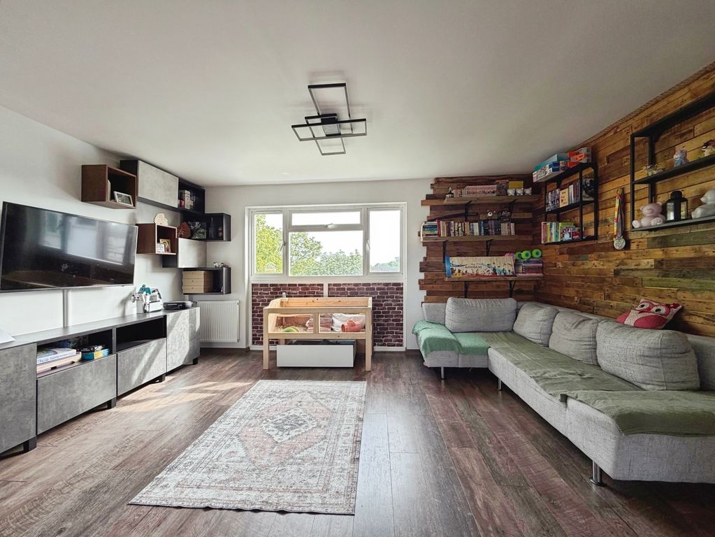 Property photo 3 of 16 Pbox-Img.Jpg