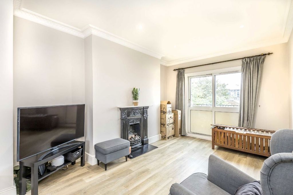 Property photo 3 of 6