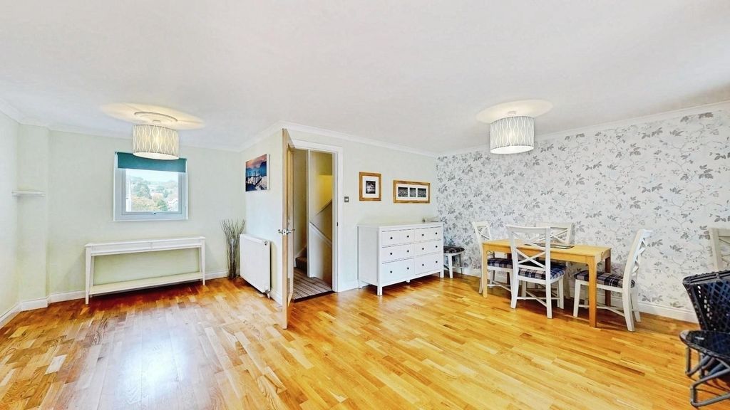 Property photo 3 of 18 Pbox-Img.Jpg