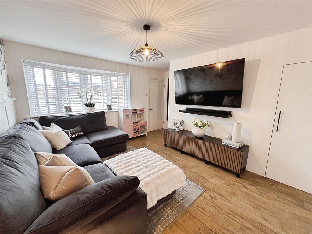 Property photo 2 of 14 Living Room