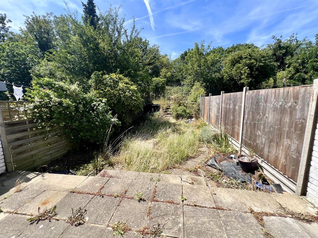 Property photo 3 of 10 Garden