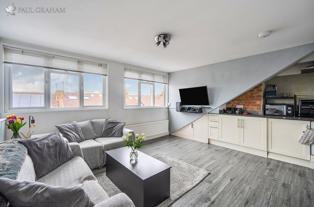 Property photo 2 of 13 A7F76Ca8-0366-4B8c-B0d2-B9Be6dc58Bab