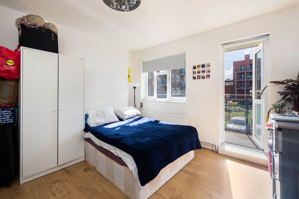 Property photo 3 of 18 Reception