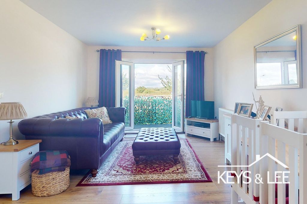Property photo 3 of 15 35393010