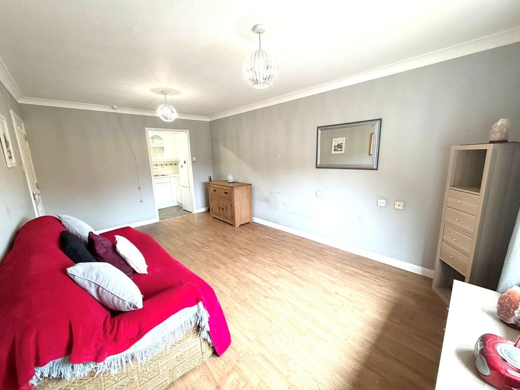 Property photo 3 of 12
