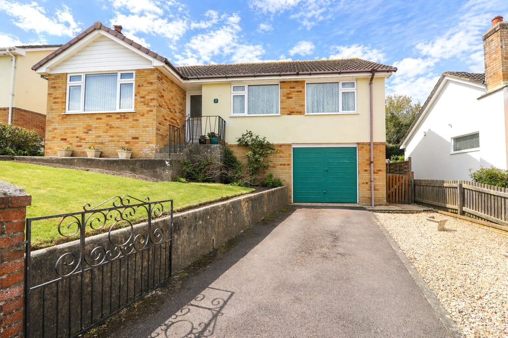 Property photo 1 of 20 1 - Picture No. 09