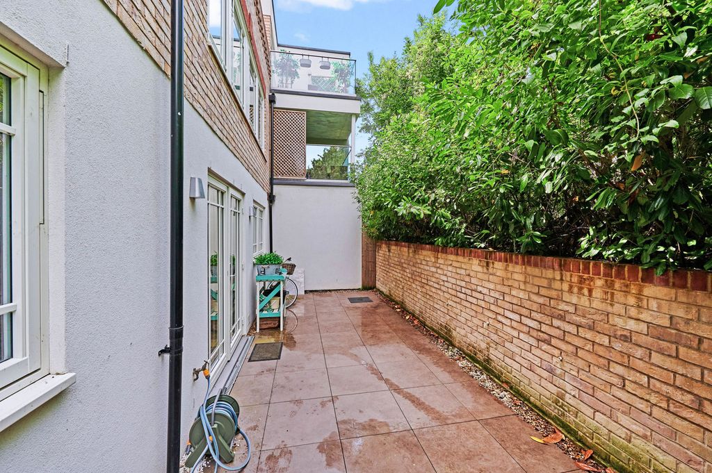 Property photo 2 of 30
