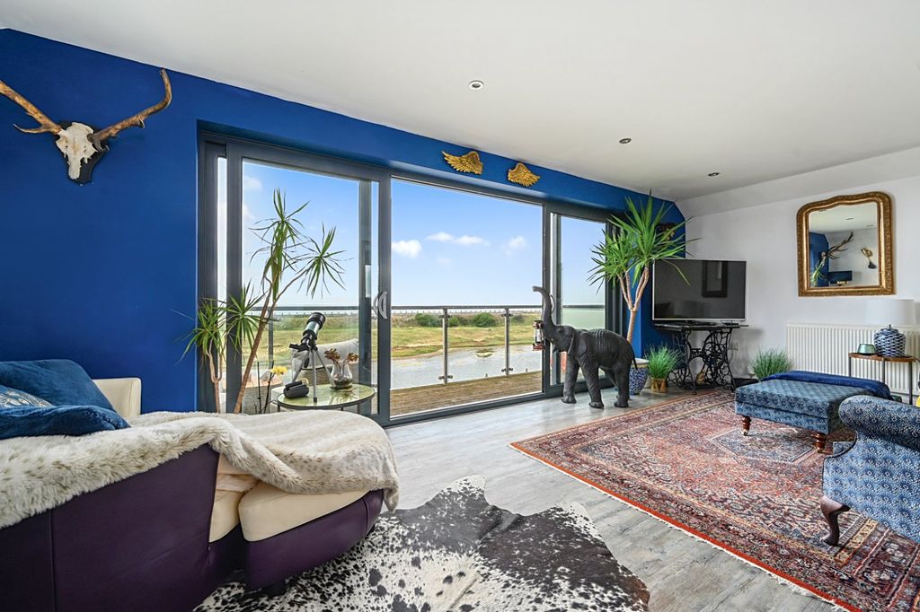 Property photo 2 of 39 Sitting Room