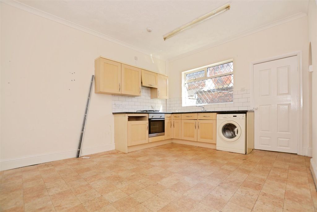 Property photo 3 of 13 Kitchen