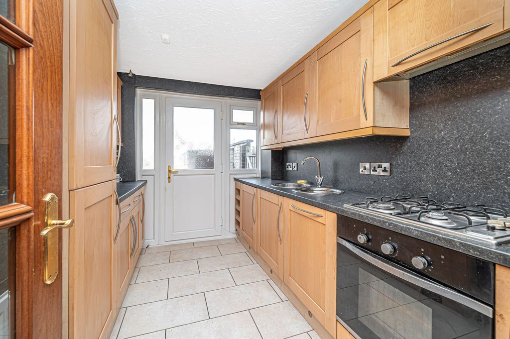 Property photo 2 of 15 Kitchen