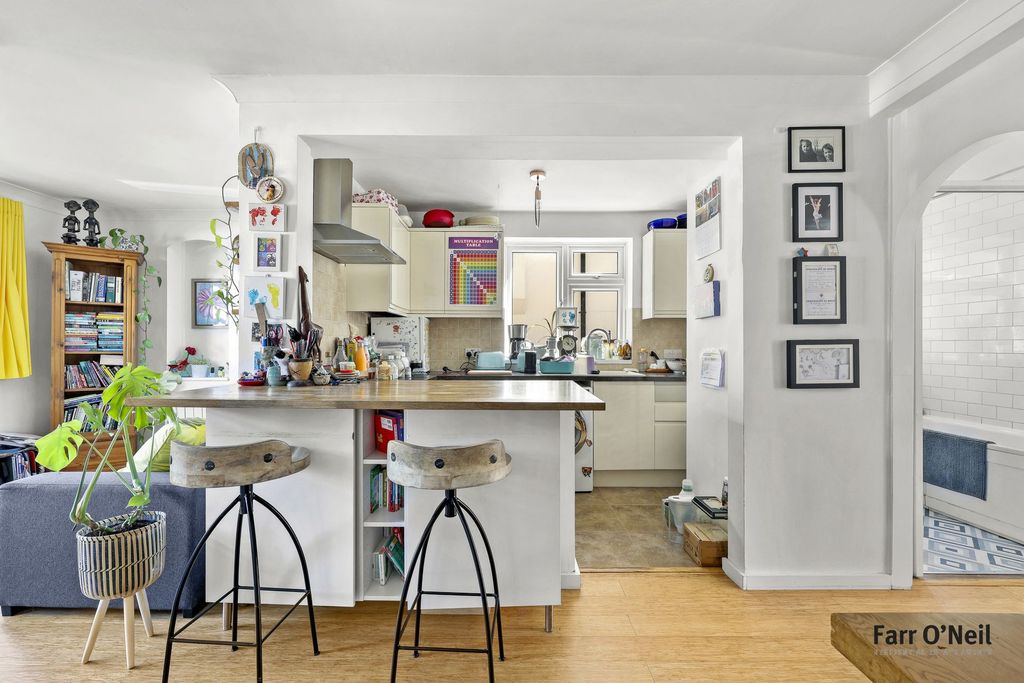 Property photo 3 of 17 Photo 5