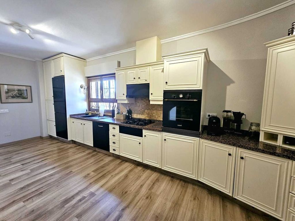 Property photo 3 of 29