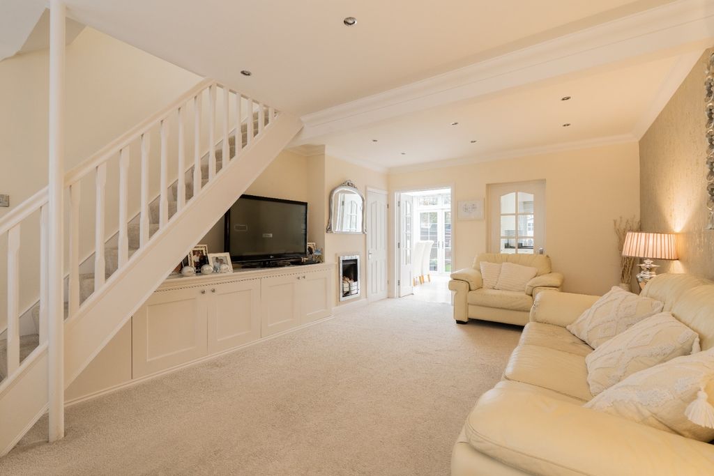 Property photo 3 of 17 4543494