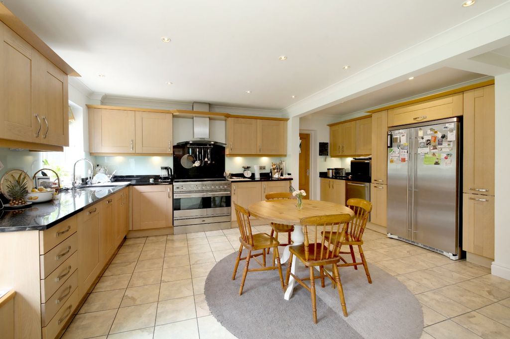 Property photo 3 of 21 Kitchen