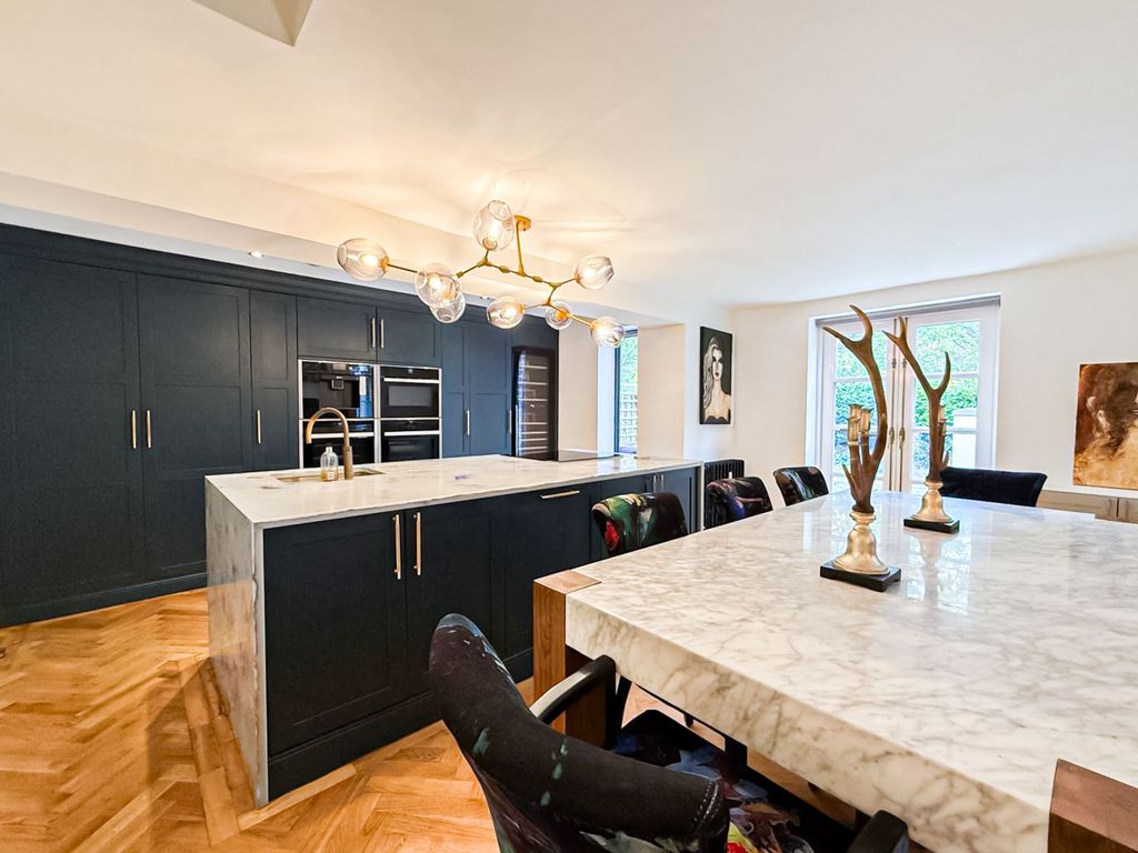 Property photo 2 of 23 Photo 12