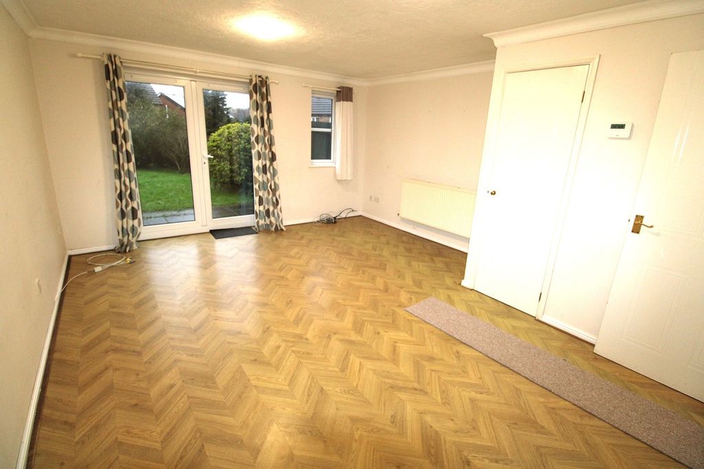 Property photo 3 of 14 Lounge