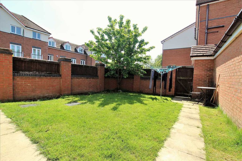 Property photo 2 of 13 Garden