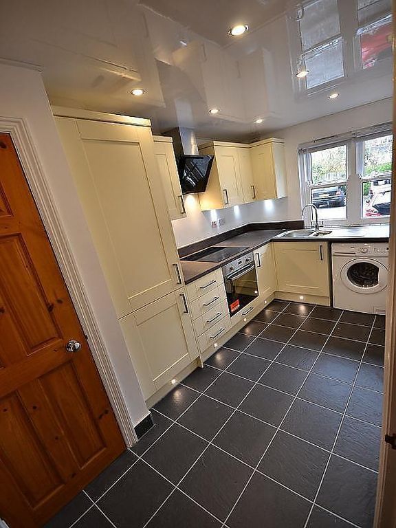 Property photo 3 of 5 Kitchen