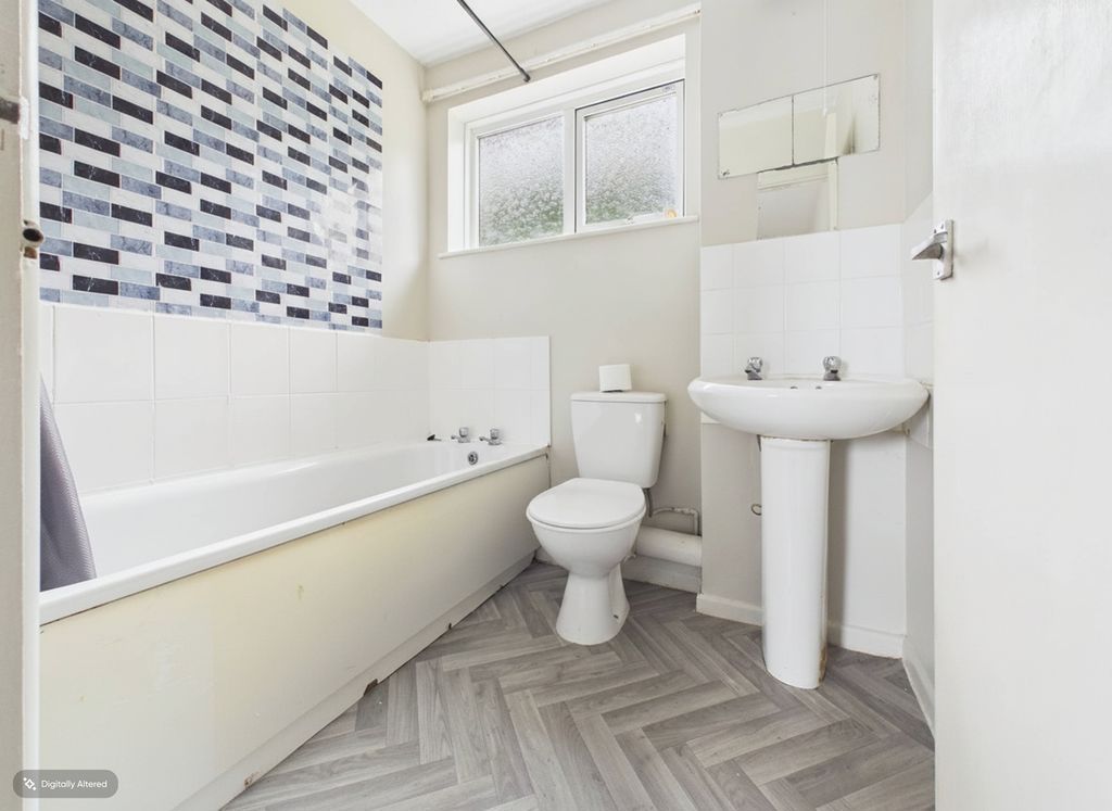 Property photo 3 of 8 Bathroom