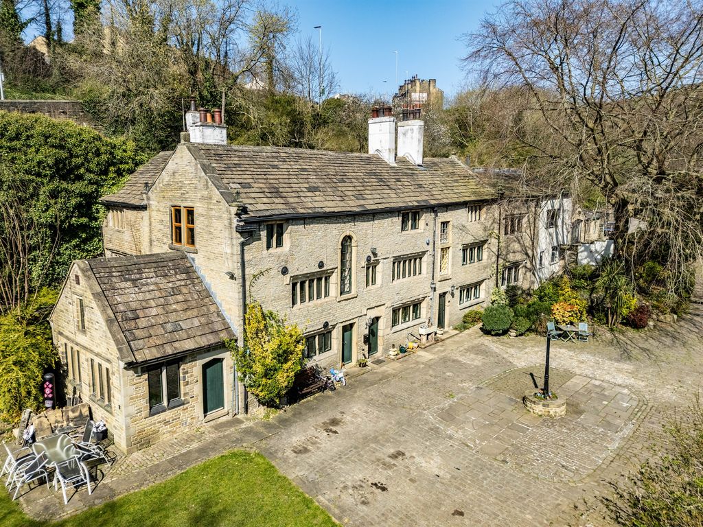 Property photo 2 of 26
