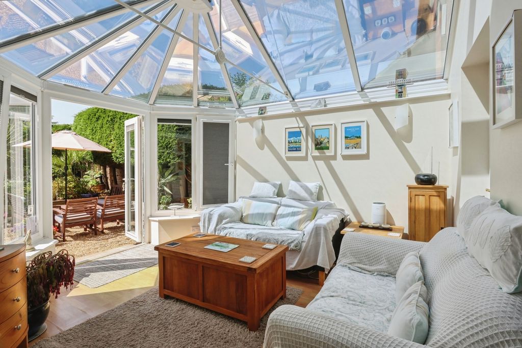 Property photo 3 of 17 Conservatory