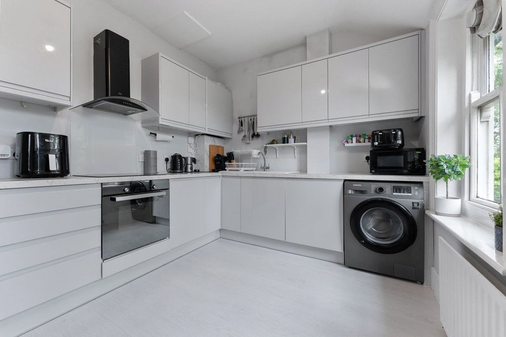 Property photo 2 of 16 Picture No. 21