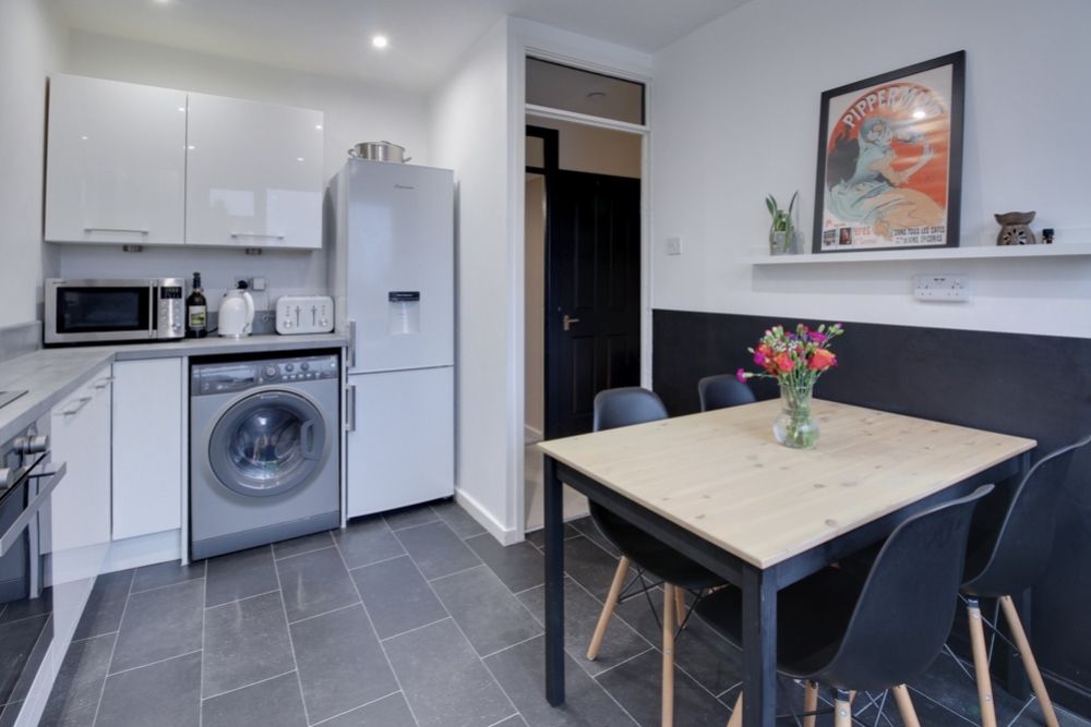 Property photo 3 of 8 Kitchen 2