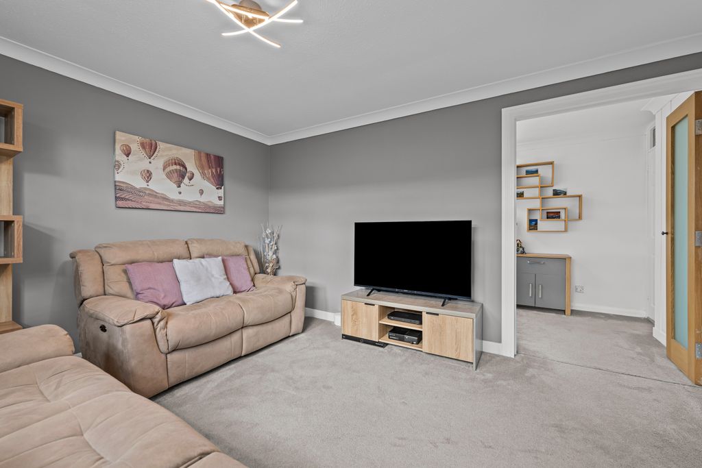Property photo 3 of 32