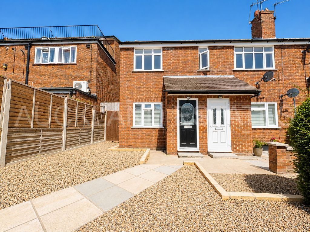 Property photo 1 of 17 Image00002