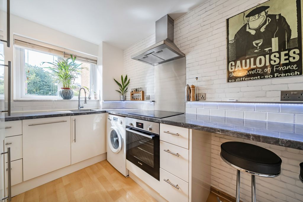 Property photo 2 of 17 Kitchen