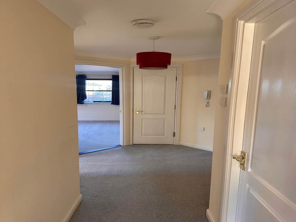 Property photo 2 of 13 Hallway