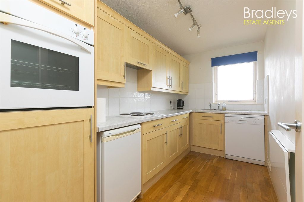 Additional image 9 of 1 bed flat for saleHarbour Court, Abbey Slip, Penzance, Cornwall TR18
