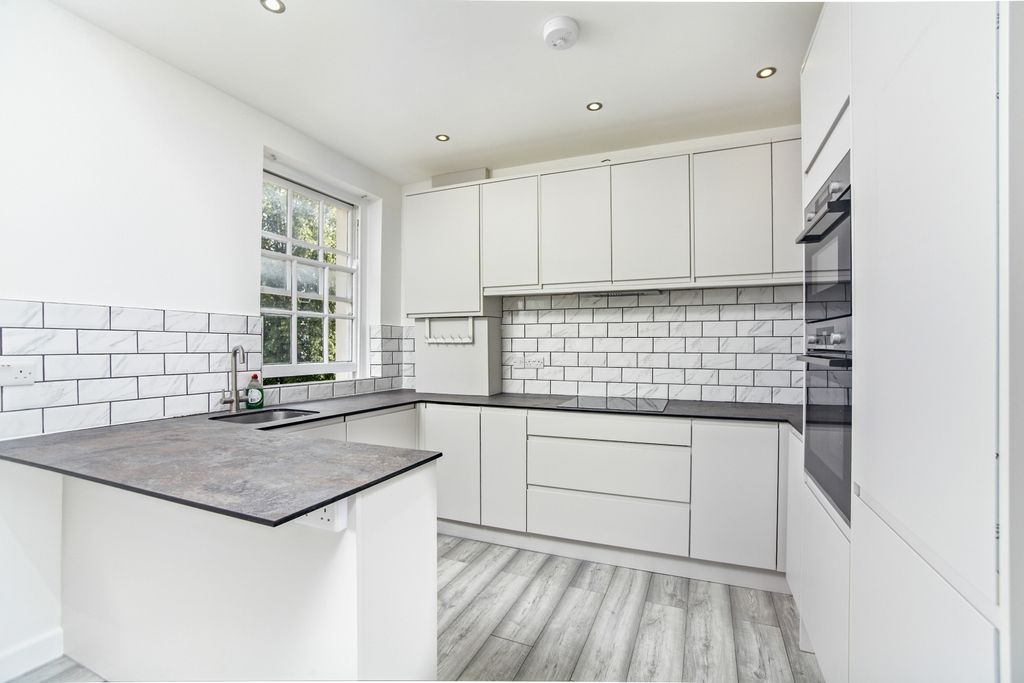 Property photo 2 of 14 Kitchen