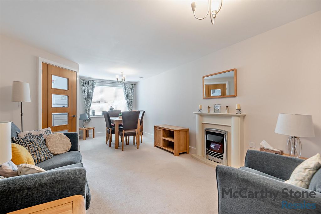 Property photo 2 of 16 8648998-Interior08-800.Jpg