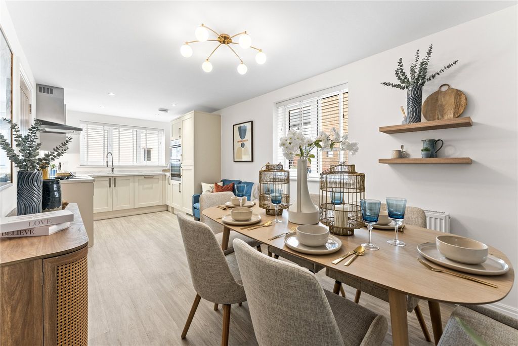 Property photo 3 of 17 Dining Area