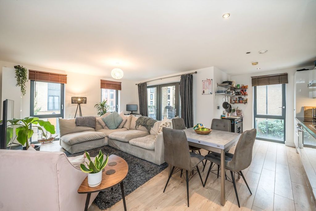 Property photo 2 of 8