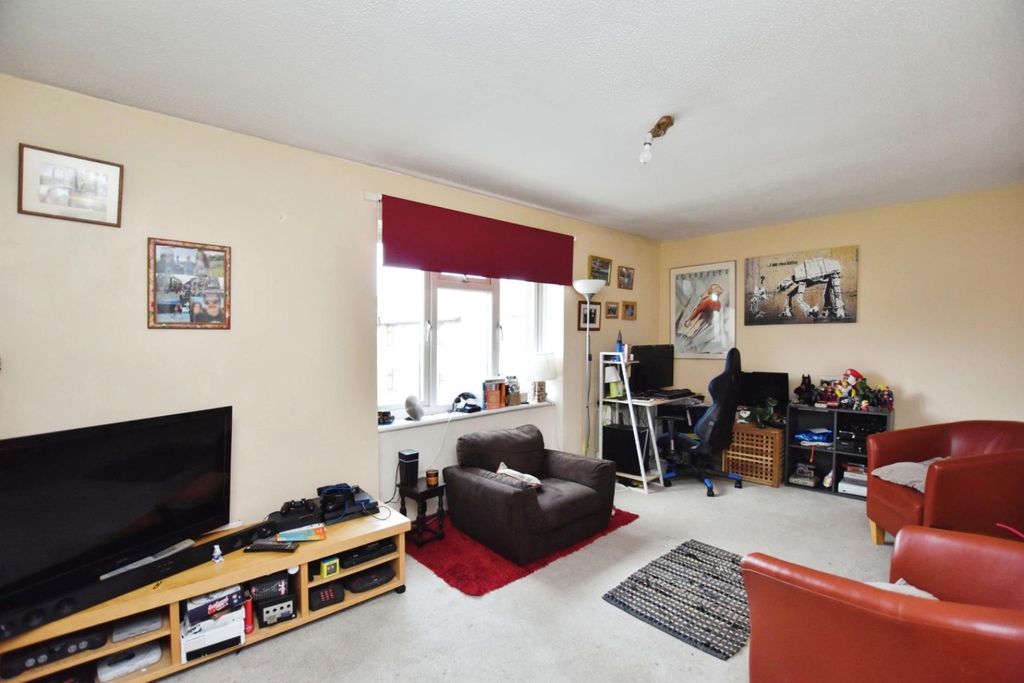 Property photo 2 of 8
