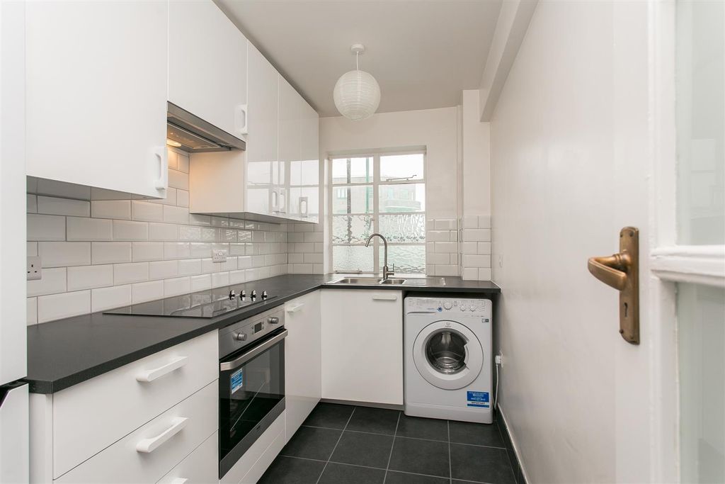 Property photo 2 of 5 10-Corner-Fielde-4.Jpg