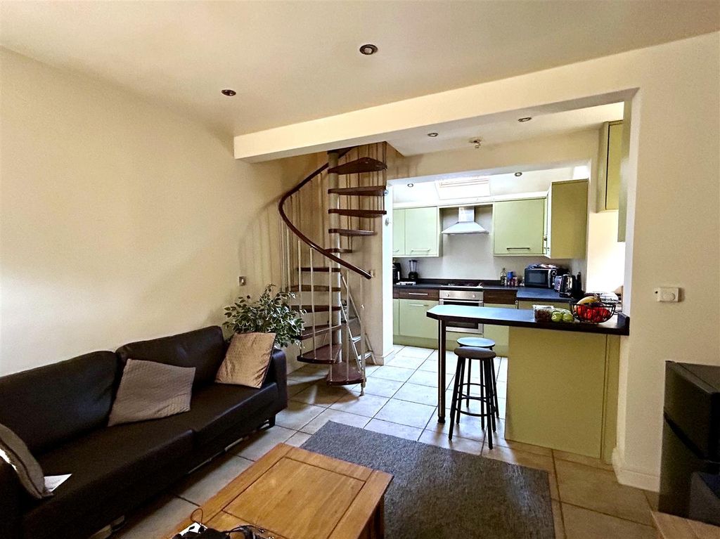 Property photo 3 of 8 Lounge Kitchen