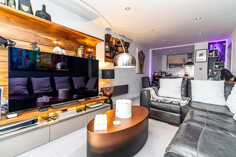 Property photo 3 of 24 .