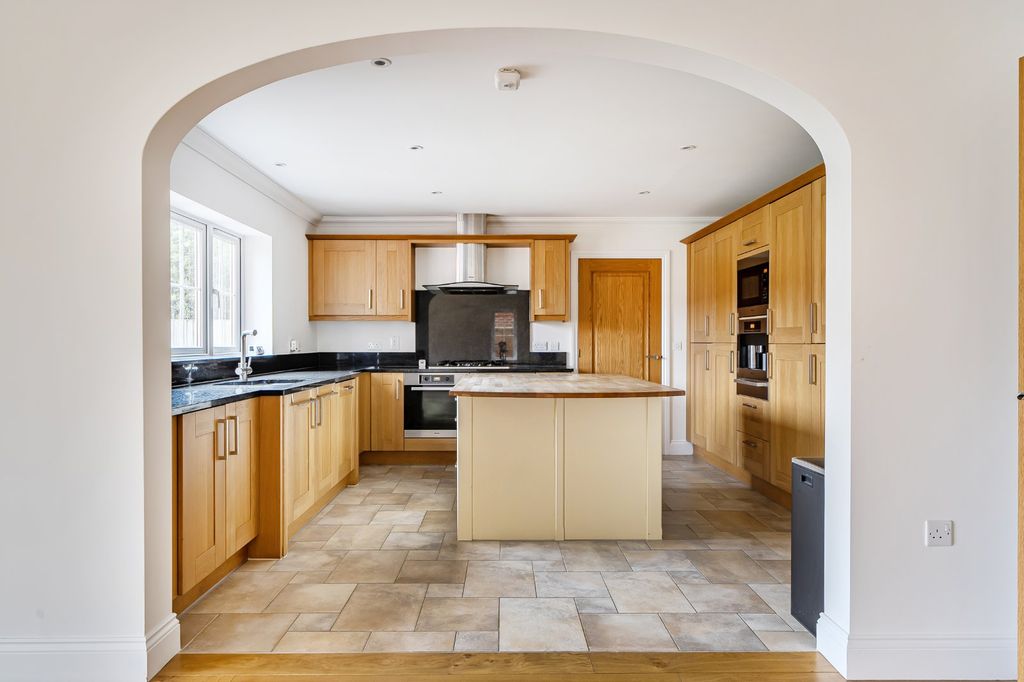 Property photo 3 of 24 Picture No. 30