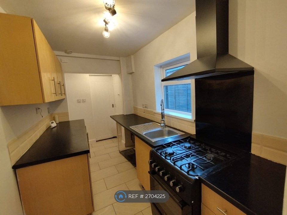 Property photo 2 of 9 Kitchen