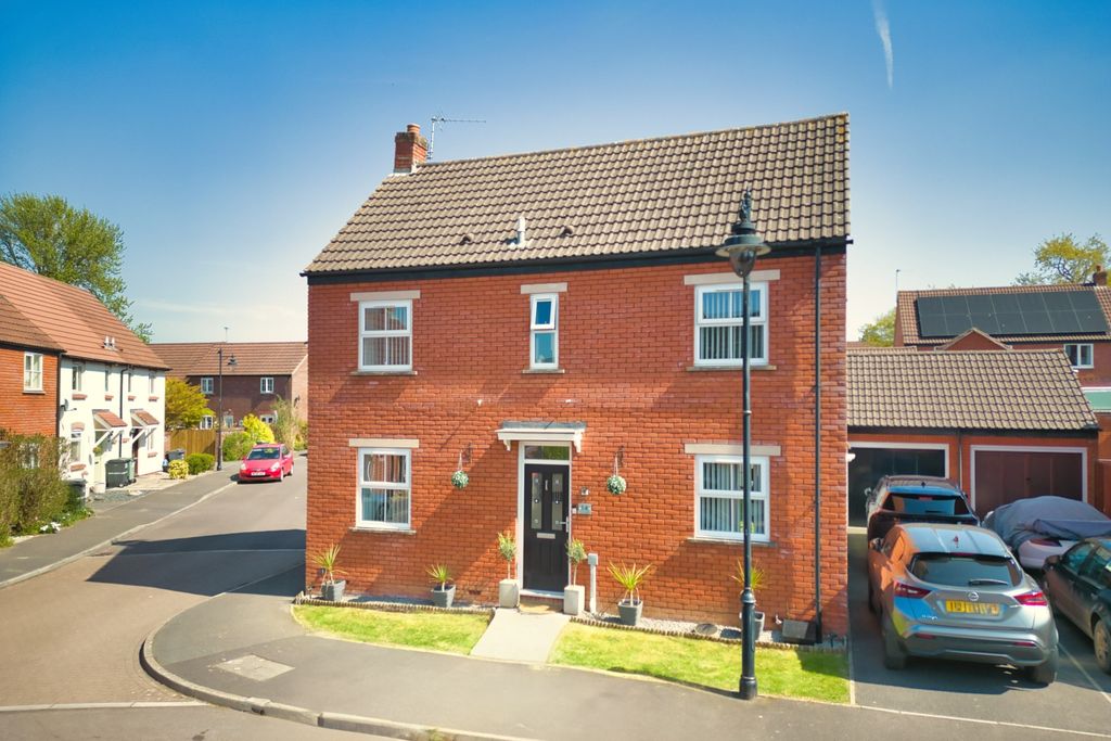 Property photo 1 of 27 Ewemove Taunton - Venn Close (12)