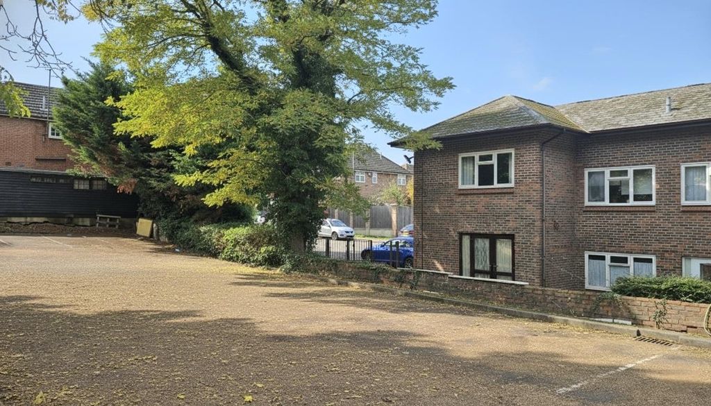 Property photo 2 of 10 Parking